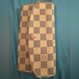 Louis Vuitton light pink wallet